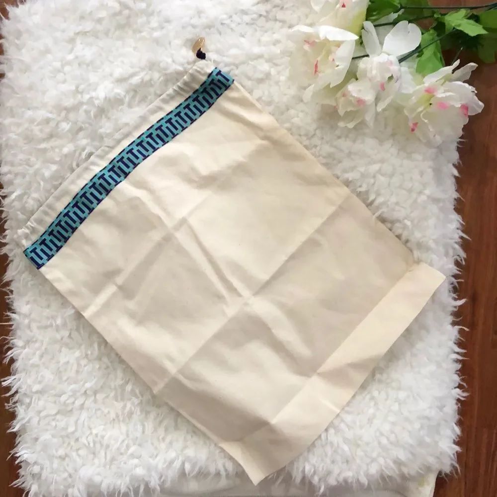 Tory Burch 15 x 12 ivory muslin dust bag - Picture 2 of 6
